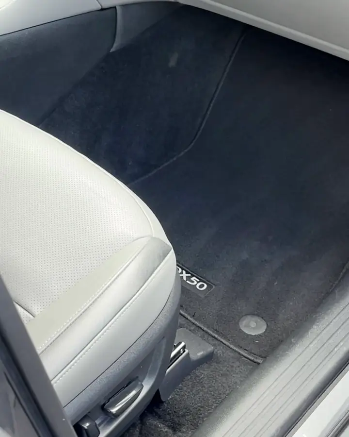 The same Infiniti QX50 driver floor, clean, after